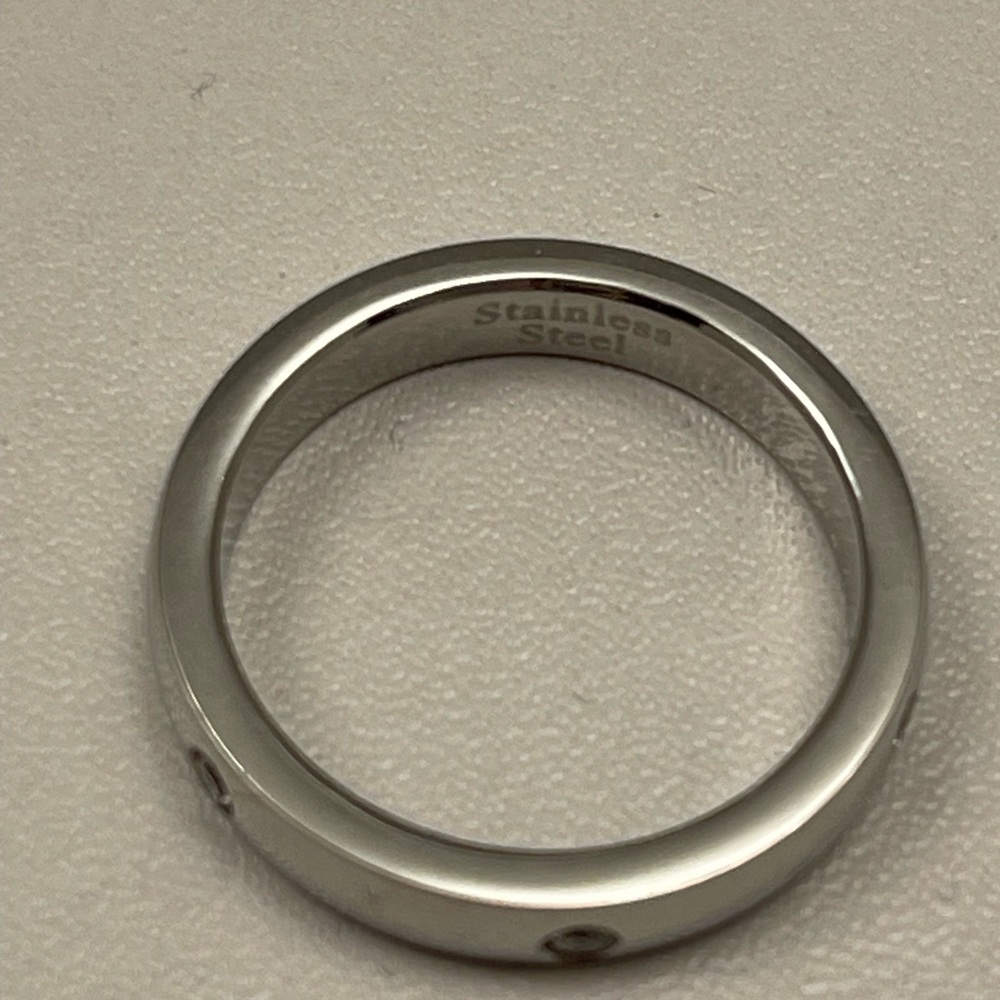 🌟HP🌟Ladies Cubic Zirconia & Stainless Steel Ring in size 8.5 - Picture 3 of 5